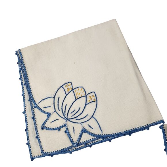 VTG 1970 EMBROIDERED NAPKIN SET 4 LOTUS FLOWER BLUE YELLOW HANKIE BRIDAL LINEN - Picture 5 of 7